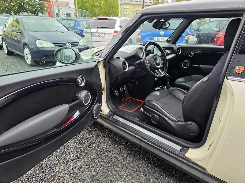 Mini Cooper S 1.6 128Kw Xenon Harman - fotka 7 z 19