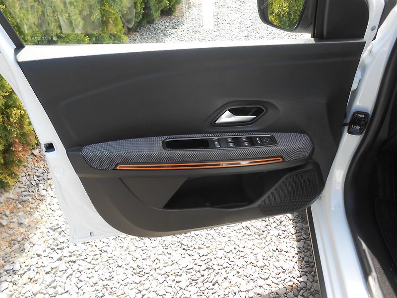 Dacia Sandero STEPWAY,NAVI,KAMERA,18tkm - fotka 29 z 45