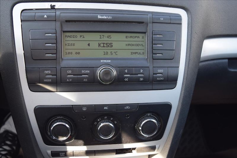 Škoda Octavia 1,9 TDI 77KW 2X KOLA PO SERVIS - fotka 40 z 49