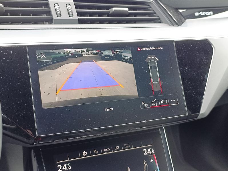 Audi e-tron 55 300kW QUATTRO S-LINE  - fotka 27 z 35