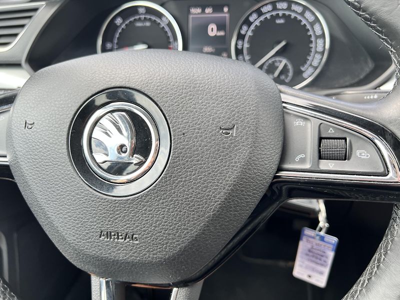 Škoda Superb 1.6TDi NAVI TEMPOMAT odp.DPH - fotka 17 z 43
