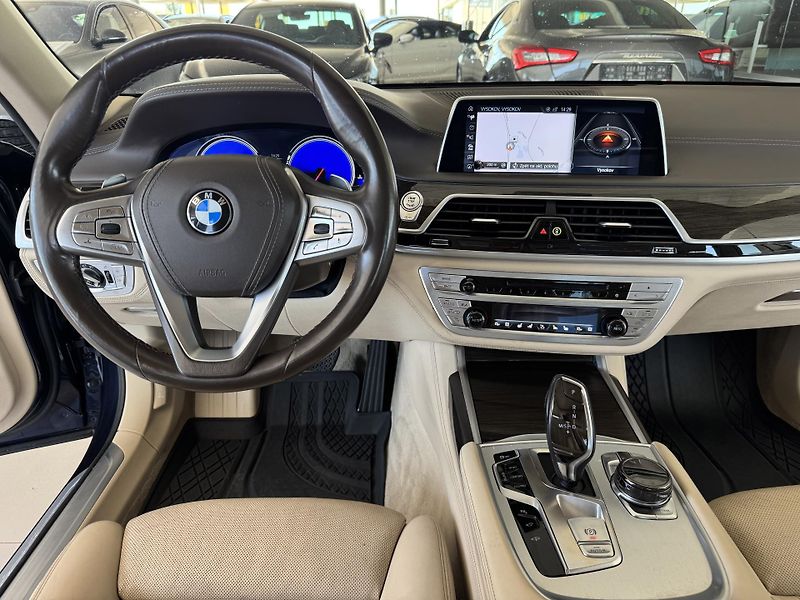 BMW Řada 7 750i xDrive*Laser*NočníVidění - fotka 12 z 47