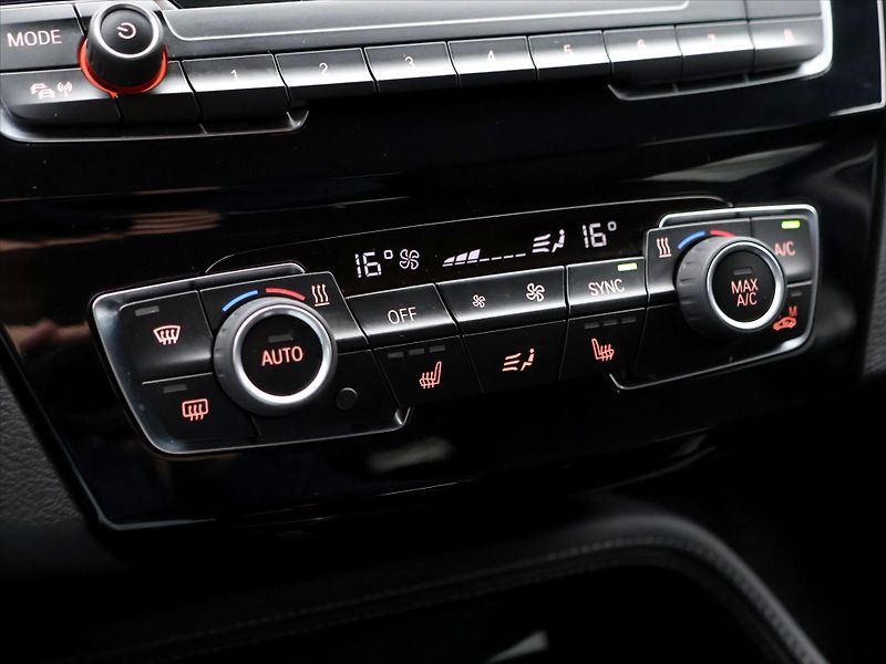 BMW X2 1,5 18i 100kW sDrive CZ - fotka 27 z 36