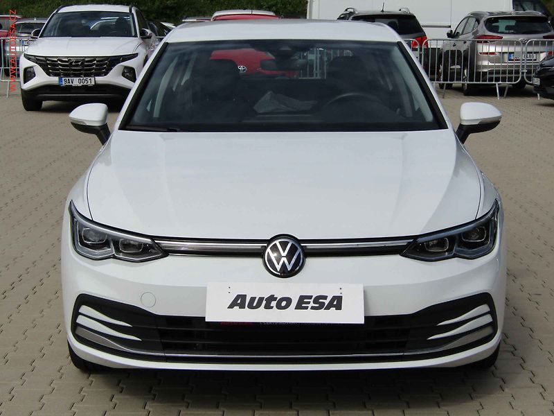 Volkswagen Golf (2022) 1.5TSi, 1.maj,ČR, LED, navi - fotka 2 z 17