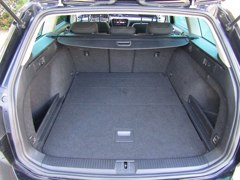 Volkswagen Passat (2021) 2.0 TDI DSG ACC - fotka 24 z 45