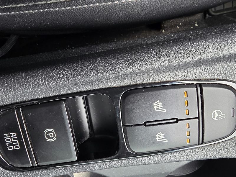 Kia Niro 1.6-HEV-AUTOMAT-NAVI-KAMERA - fotka 16 z 26