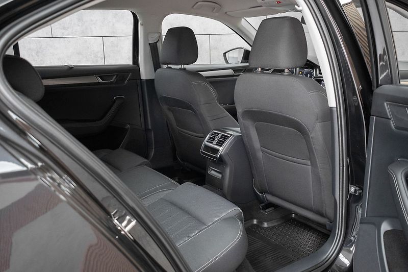 Škoda Superb 1.5 TSI STYLE*VIRTUAL*ČR 1.MAJ - fotka 13 z 43