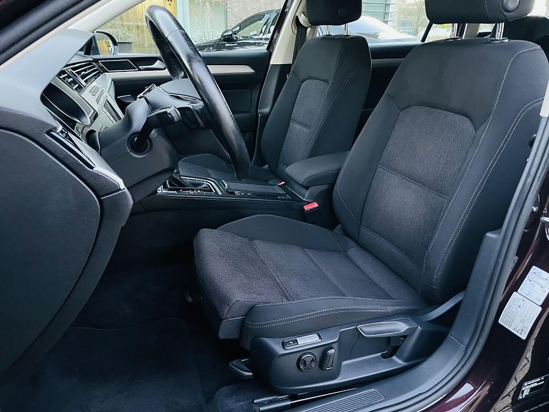 Volkswagen Passat 1.4TSI AUT TAŽNÉ SERVISKA LED - fotka 28 z 49