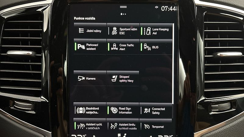 Volvo XC90 2.0 B5 AUT AWD Inscription - fotka 28 z 33