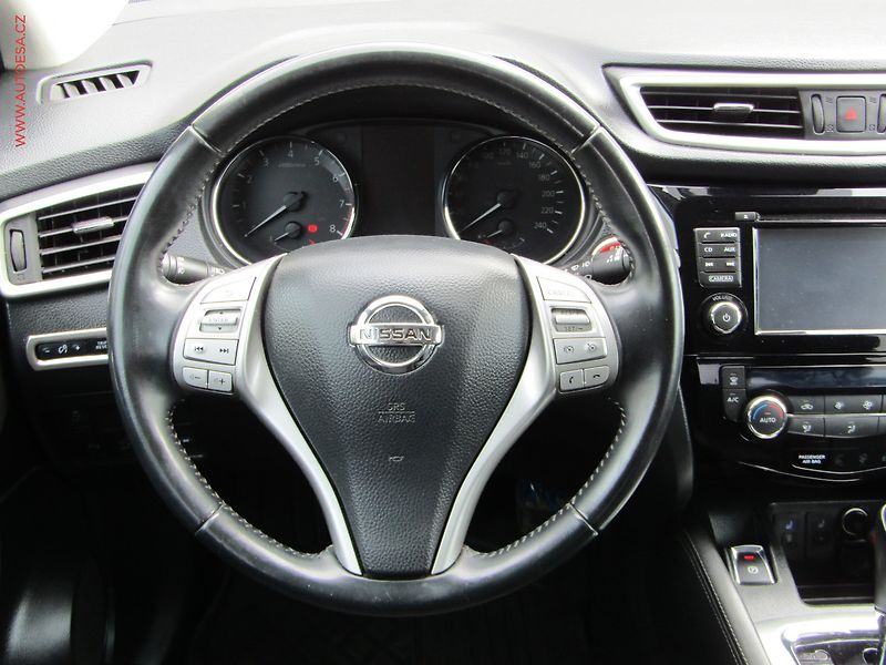 Nissan Qashqai (2014) 1.2 DiG-T, ČR, AT, navi - fotka 12 z 24