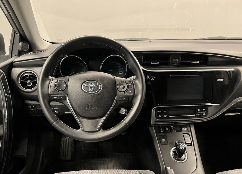 Toyota Auris 1.8 Hybrid AT SELECTION TS - fotka 5 z 16