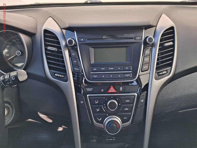 Hyundai i30 (2013) 1.4 i, 1.maj,ČR, AC, tempo - fotka 12 z 13