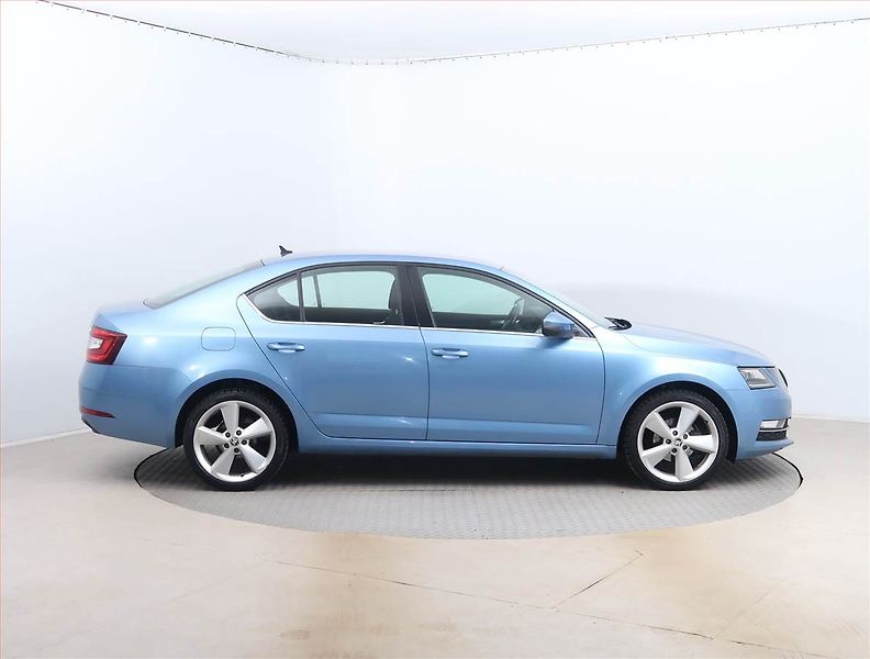 Škoda Octavia (2017) Style 1.6 TDI, Navi, Tempomat - fotka 6 z 15