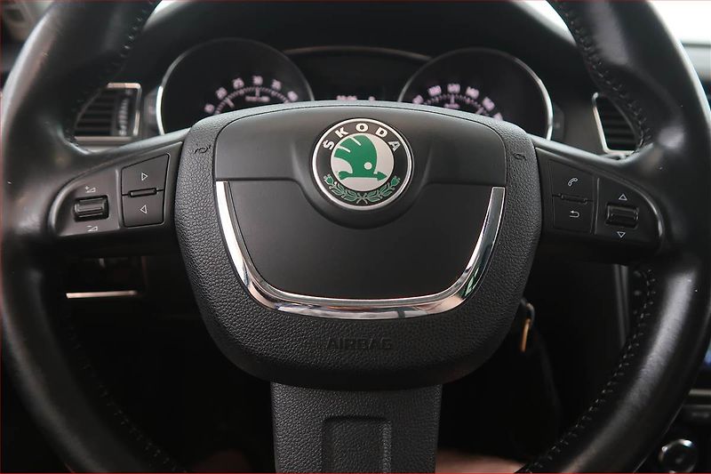 Škoda Superb (2013) Comfort 2.0 TDI, Automat - fotka 16 z 18