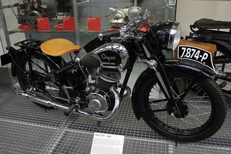 Firma JAC Jaroslava Cvacha z Horažďovic nabízela nejlevnější typ motocyklu v kubatuře 500.