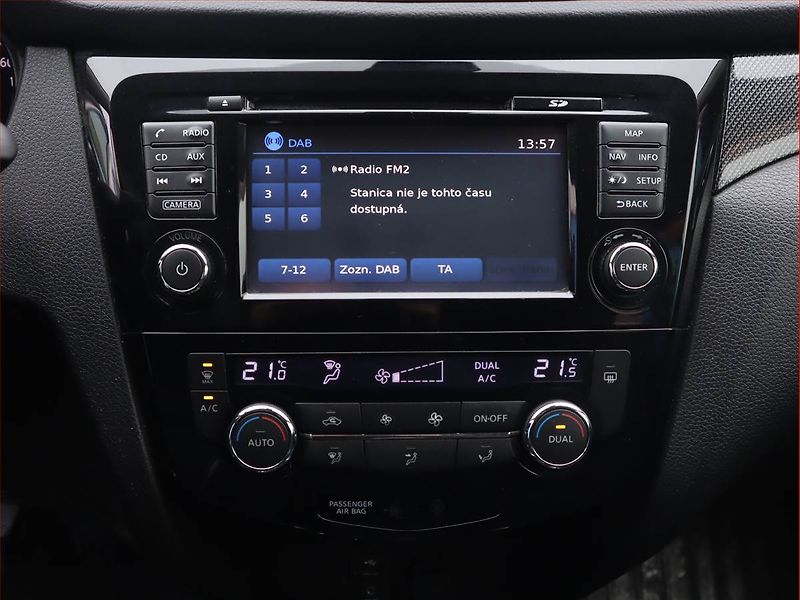 Nissan X-Trail (2015) Tekna 1.6 dCi, 4X4, 7 míst - fotka 12 z 23