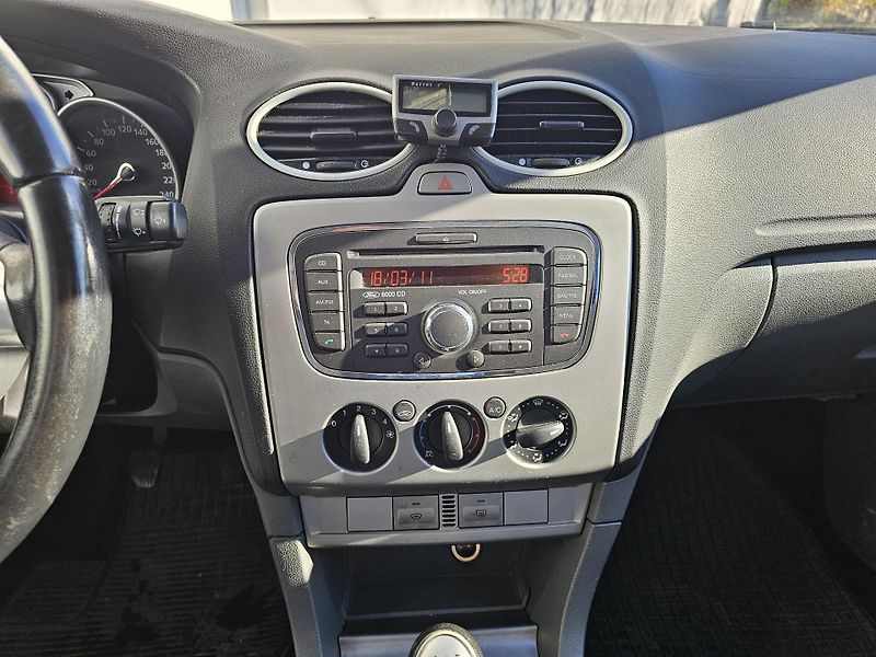 Ford Focus (2011) 1.6i, KLIMA - fotka 15 z 19