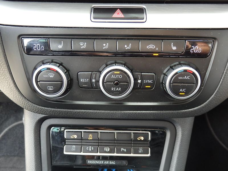 Volkswagen Sharan 2.0 TDI 130 kW - fotka 15 z 39