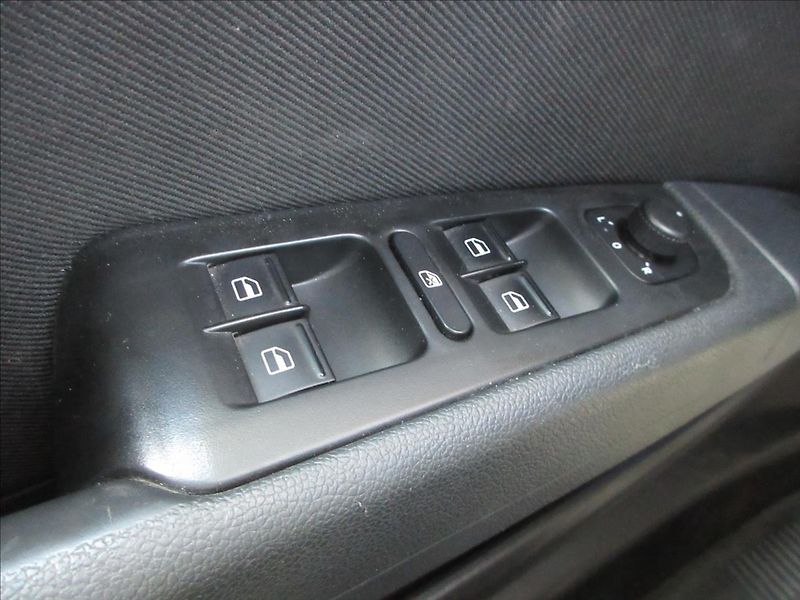 Škoda Superb 2,0 TDi 103 Kw, Xenon, Vyhř. N - fotka 23 z 28
