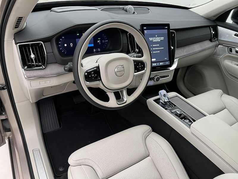 Volvo XC90 (2026) T8 AWD RECHARGE ULTRA DARK - fotka 4 z 46