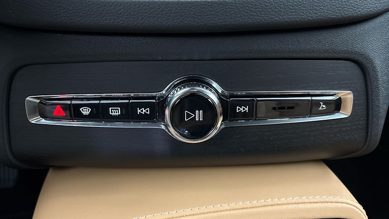 Volvo XC90 2.0 B5 AUT AWD Plus Bright - fotka 13 z 32