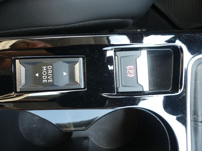 Peugeot 2008 (2022) 1,5 BlueHDi MAN6 - fotka 18 z 22