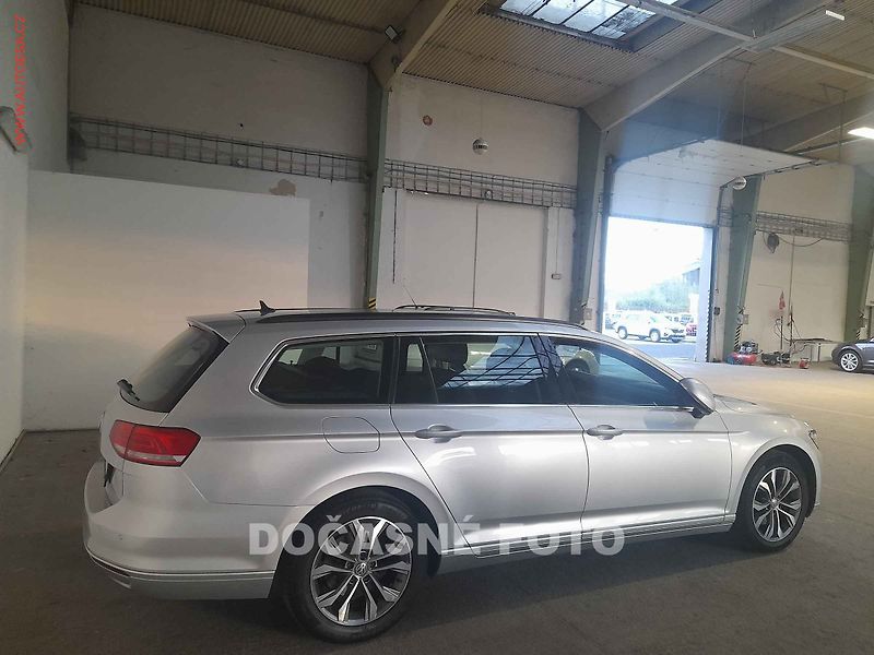 Volkswagen Passat (2016) 2.0, servis.kniha, AT - fotka 2 z 3