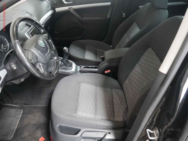 Škoda Octavia (2011) 1.6 TDi, STK5/28 - fotka 9 z 22