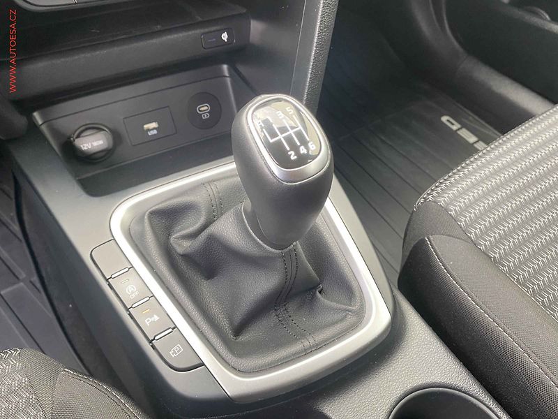 Kia Ceed (2023) 1.5 T-GDi SW, 1.maj,ČR, TOP - fotka 15 z 17