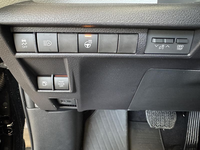Toyota Sienna XSE 2,5 HEV AWD - fotka 26 z 46