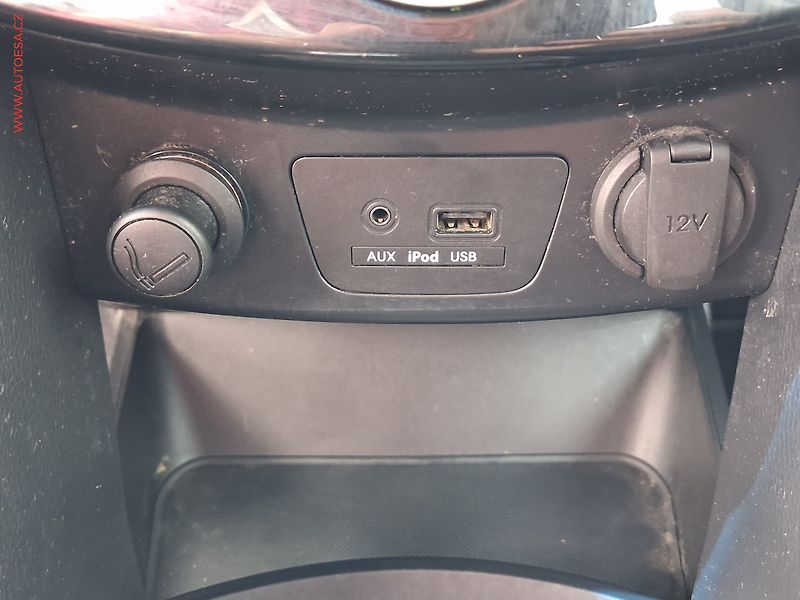 Hyundai i30 (2015) 1.6GDi, 2.maj,ČR, AC, výhřev - fotka 15 z 18