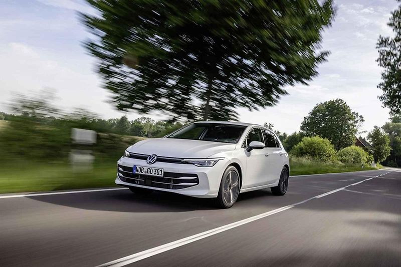 Klaus Zellmer přebírá cenu za Škoda Auto