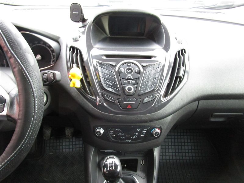 Ford Tourneo Courier 1.5TDCi Titanium, 2. maj. - fotka 9 z 40