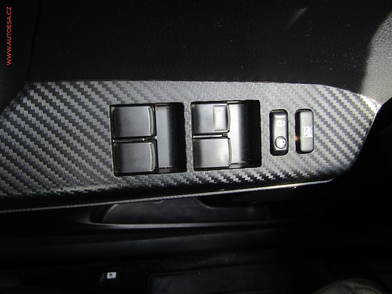 Toyota RAV4 (2014) 2.2D 4x4, ČR, servis.kniha - fotka 12 z 17