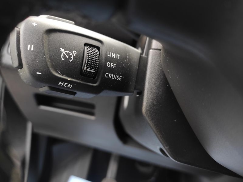 Peugeot 3008 1,5BlueHDi S&S, ALLURE, ČR - fotka 39 z 61