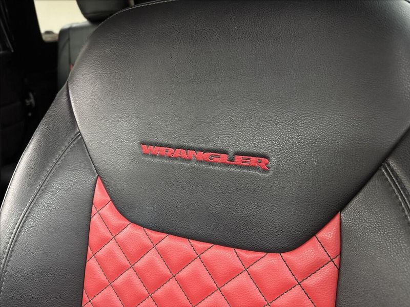 Jeep Wrangler 3,6 209kW AT PENTASTAR SERVIS - fotka 26 z 44