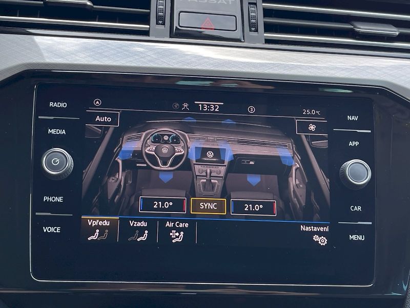 Volkswagen Passat (2023) 2.0 TDI 110kW DSG Business - fotka 17 z 32