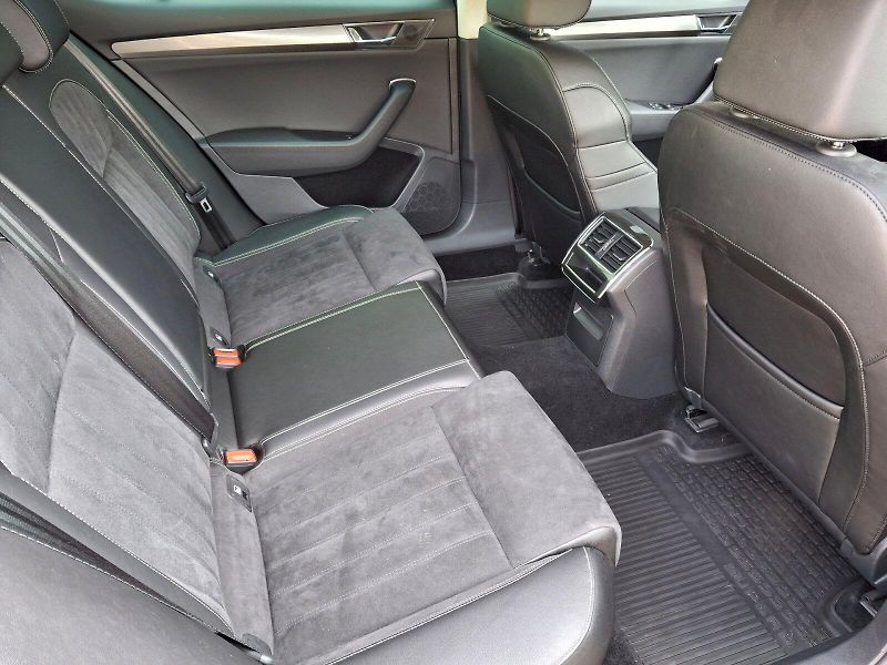 Škoda Superb (2022) Style Plus Top 2,0TDi 110kW - fotka 15 z 35
