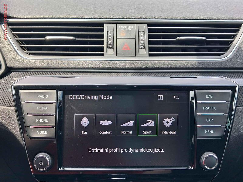 Škoda Superb (2017) 2.0 TDi, ČR, SportLine, DSG - fotka 18 z 29