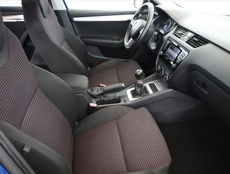 Škoda Octavia (2014) 1.6 TDI, Serv.kniha, Tempomat - fotka 7 z 15