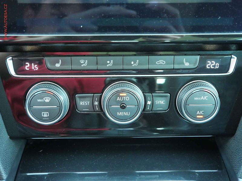 Volkswagen Passat (2019) 2.0TDi, Navi, LED, autoAC - fotka 14 z 22