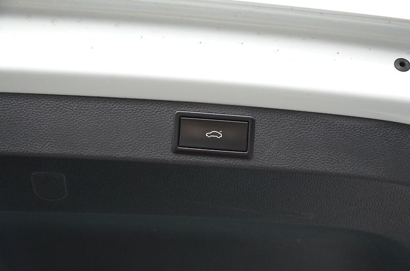 Škoda Karoq (2018) 1.6 TDi 85kW DSG STYLE /CANTON - fotka 38 z 41