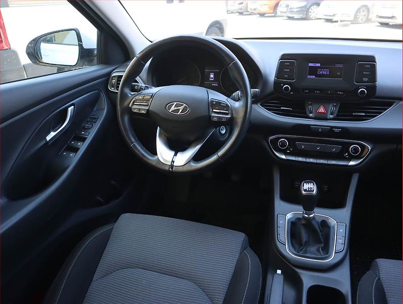 Hyundai i30 (2022) Comfort 1.5 DPI, Serv.kniha - fotka 7 z 18
