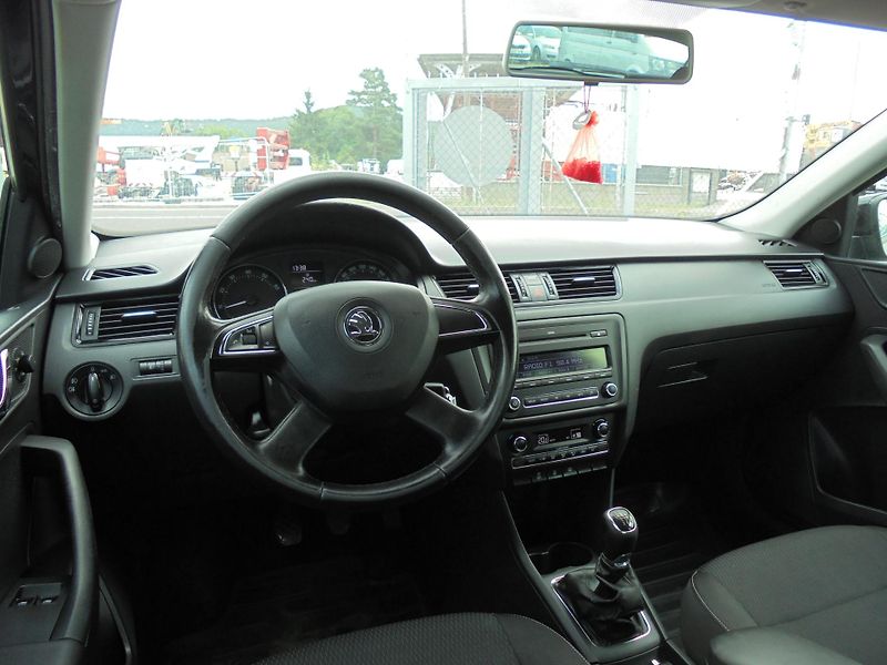 Škoda Rapid (2013) 1.2 TSI-DIGIKLIMA-ČR-1.MAJITEL - fotka 8 z 11