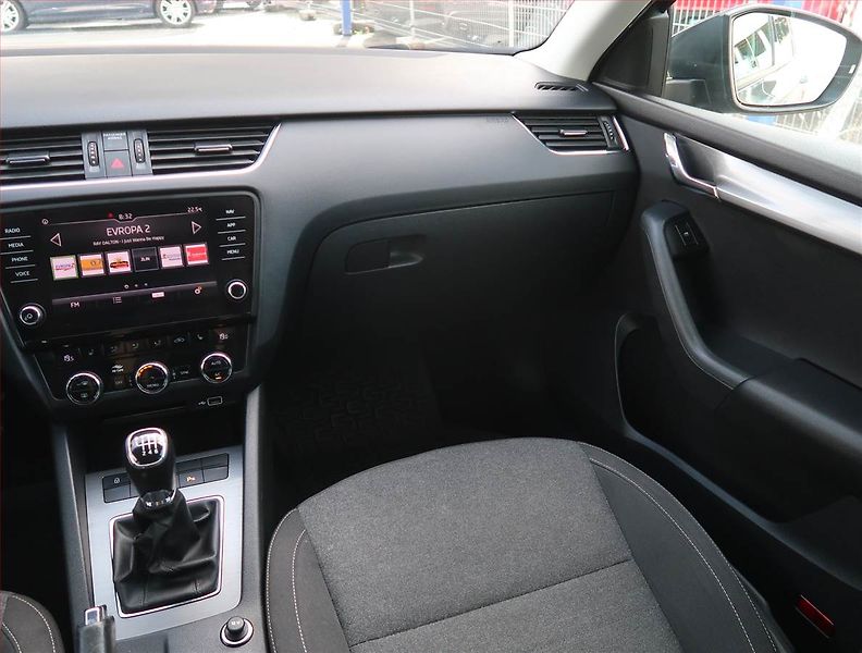 Škoda Octavia (2019) Style 2.0 TDI, Serv.kniha - fotka 8 z 22