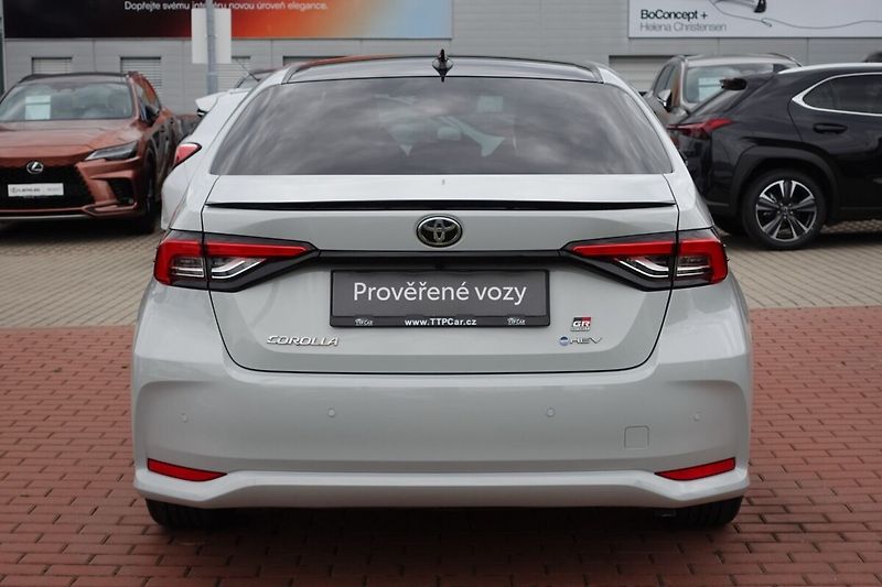 Toyota Corolla 1,8 HEV GR Sport Dynamic - fotka 5 z 31