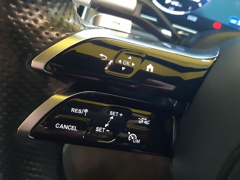 Mercedes-Benz Třídy S S500 4MATIC AMG PAKET MAX VÝBA - fotka 22 z 58