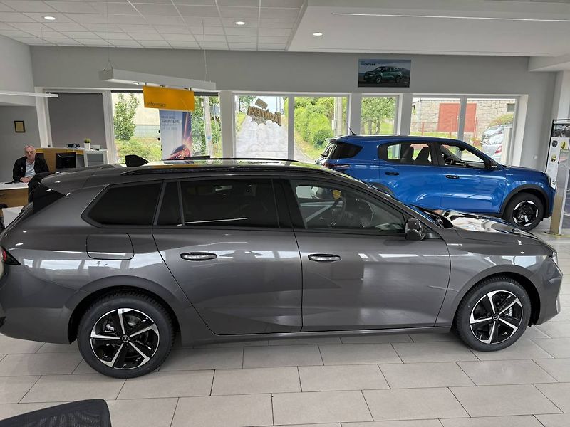 Opel Astra Edition ST 1.2 TURBO AUT (96kW - fotka 6 z 26