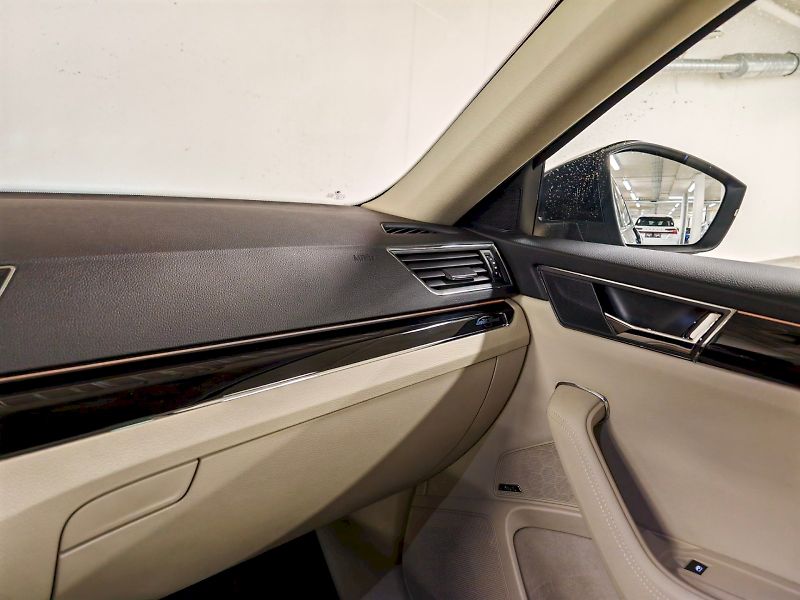 Škoda Superb (2024) iV 1.4 TSI 160 kW DSG L&K - fotka 6 z 30