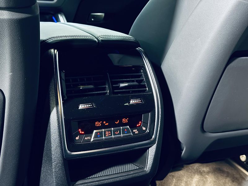 BMW XM (2024) 50e*3R.ZÁRUKA*SERVIS.ZDARMA.29 - fotka 39 z 45